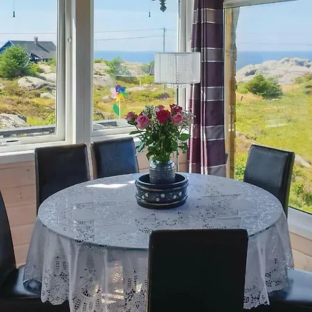 Holiday home Three-bedroom Holiday In Skudeneshavn