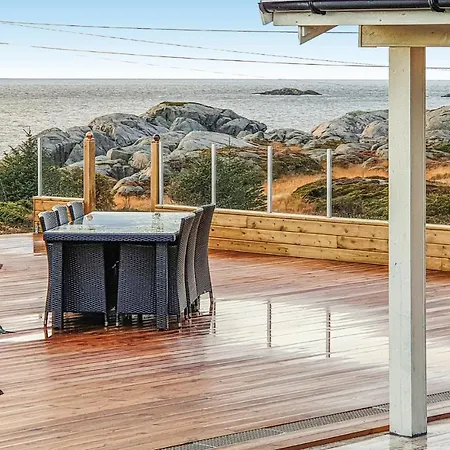 Three-bedroom Holiday In *